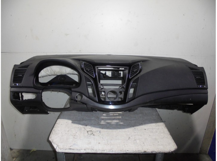 Recambio de salpicadero para hyundai i40 cw 1.7 crdi cat referencia OEM IAM 847103Z000HZ NEGRO 