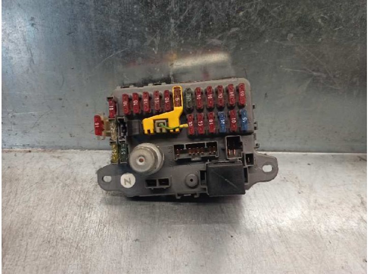 Recambio de caja reles / fusibles para mg serie 200 (rf) 200 vi (3-ptas.) referencia OEM IAM YQE102470  