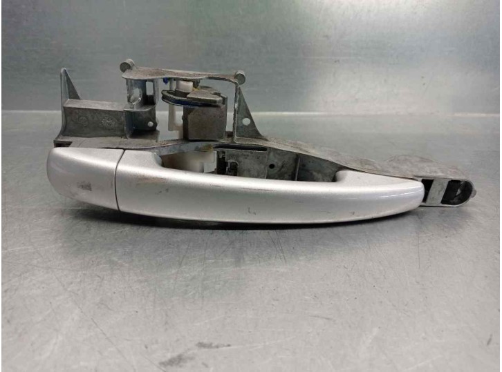 Recambio de maneta exterior delantera derecha para peugeot partner kombi outdoor referencia OEM IAM 9680168580  5 PUERTAS