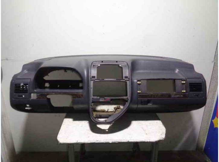 Recambio de salpicadero para mercedes-benz clase v (w638) v 230   (638.234) referencia OEM IAM A6386803987 GRIS 