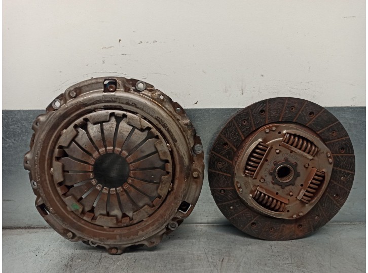 Recambio de kit embrague para dacia logan mcv 1.5 dci diesel cat referencia OEM IAM 8200950609 