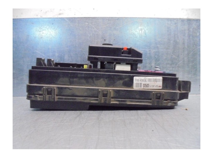 Recambio de caja reles / fusibles para kia carnival 2.9 crdi cat referencia OEM IAM 919504D050 