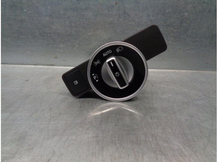 Replacement dashboard light switch for Mercedes-Benz CLA Class (W117) 2.0 CAT OEM IAM reference 10091531 
