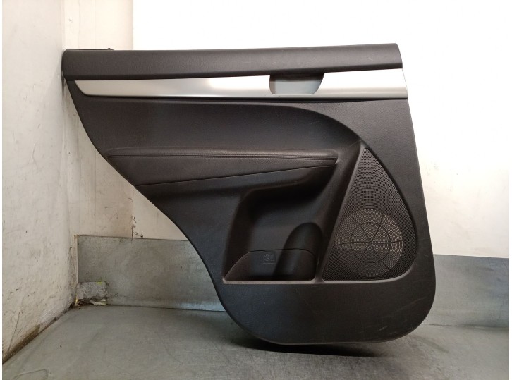 Recambio de guarnecido puerta trasera izquierda para kia sorento ii (xm) 2.2 crdi referencia OEM IAM 833702P000 833012P060AM2 