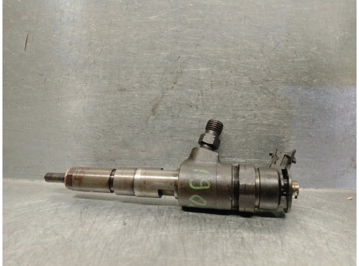 Recambio de inyector para peugeot 207 confort referencia OEM IAM 565889 0445110252 BOSCH