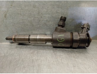 Recambio de inyector para peugeot 207 confort referencia OEM IAM 565889 0445110252 BOSCH