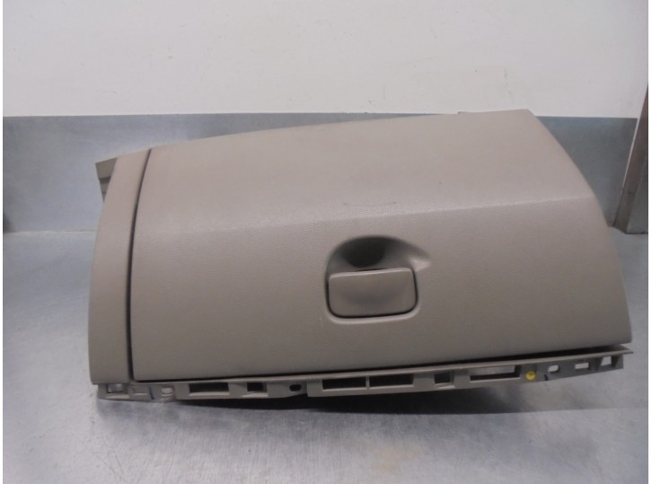 Recambio de guantera para renault clio iii 1.4 16v referencia OEM IAM 8200407712 8200407713 