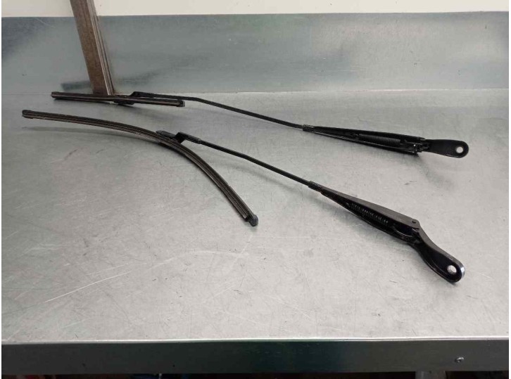 Recambio de brazo limpia delantero derecho para peugeot partner kombi outdoor referencia OEM IAM   