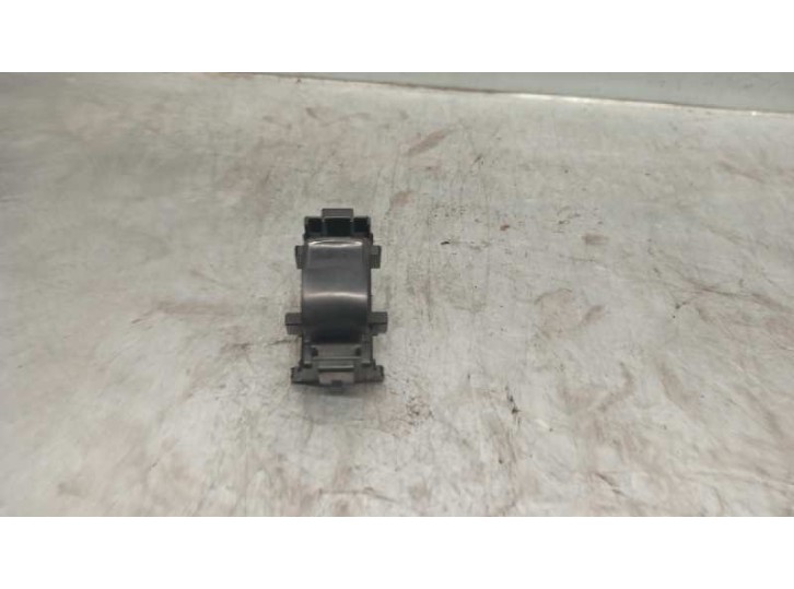 Recambio de mando elevalunas delantero derecho para toyota rav 4 (a3) 2.2 turbodiesel cat referencia OEM IAM 8292168 