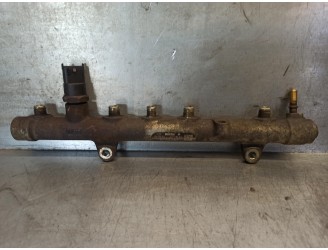 Recambio de rampa inyectora para opel vivaro furgón/combi (07.2006 =>) referencia OEM IAM 8200330912 0445214065 BOSCH