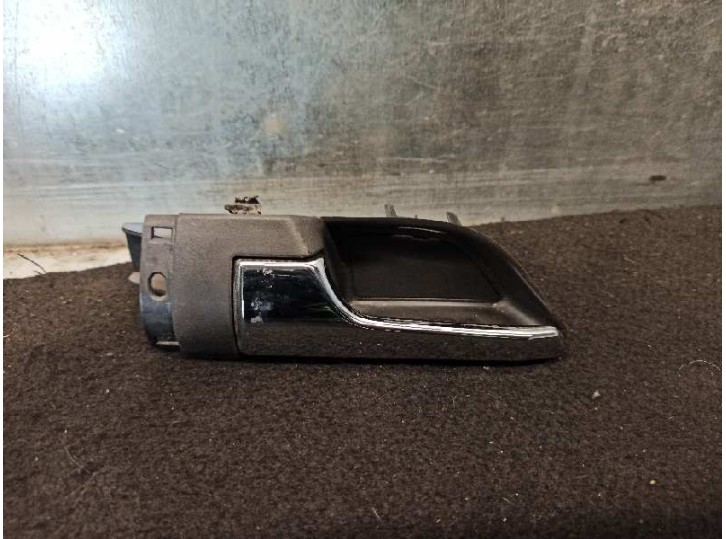 Recambio de maneta interior delantera izquierda para opel astra gtc 1.7 16v cdti referencia OEM IAM 138620 