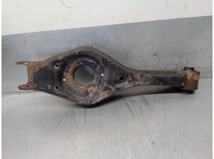 Recambio de brazo suspension inferior trasero derecho para hyundai i30 1.4 cat referencia OEM IAM 552102H100  