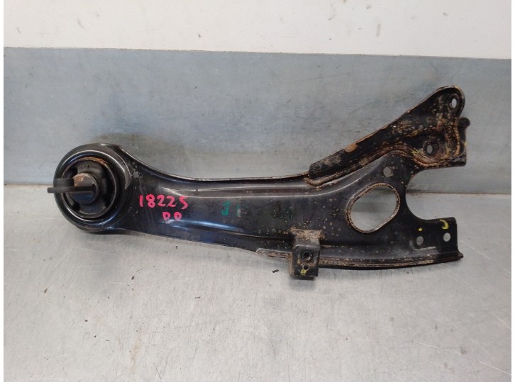Replacement rear right lower suspension arm for Hyundai i30 1.4 CAT OEM IAM reference 552802H000 