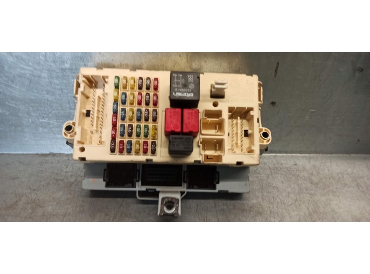 Recambio de caja reles / fusibles para alfa romeo 147 (190) 1.9 jtd cat referencia OEM IAM 467463750 501208570090 