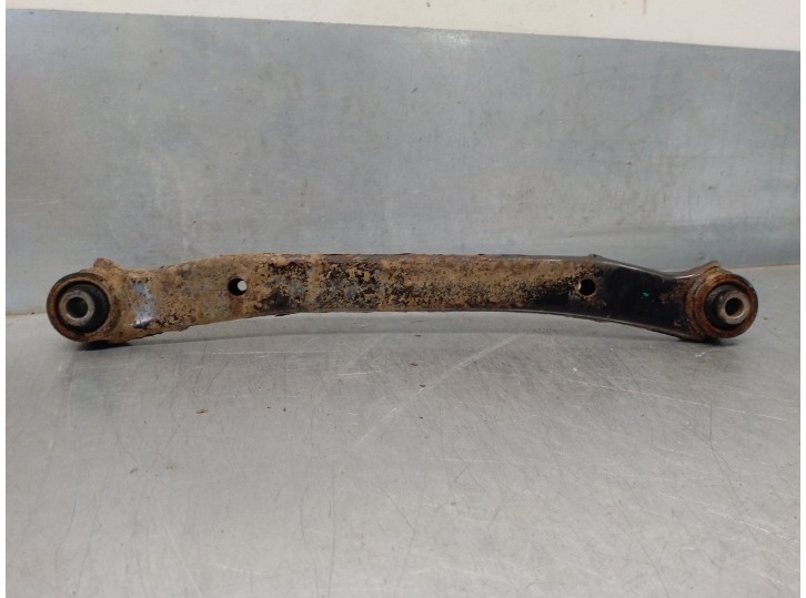 Recambio de brazo suspension superior trasero izquierdo para hyundai i30 1.4 cat referencia OEM IAM 551002G000  