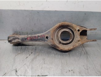Recambio de brazo suspension inferior trasero derecho para hyundai i30 1.4 cat referencia OEM IAM 552102H100  