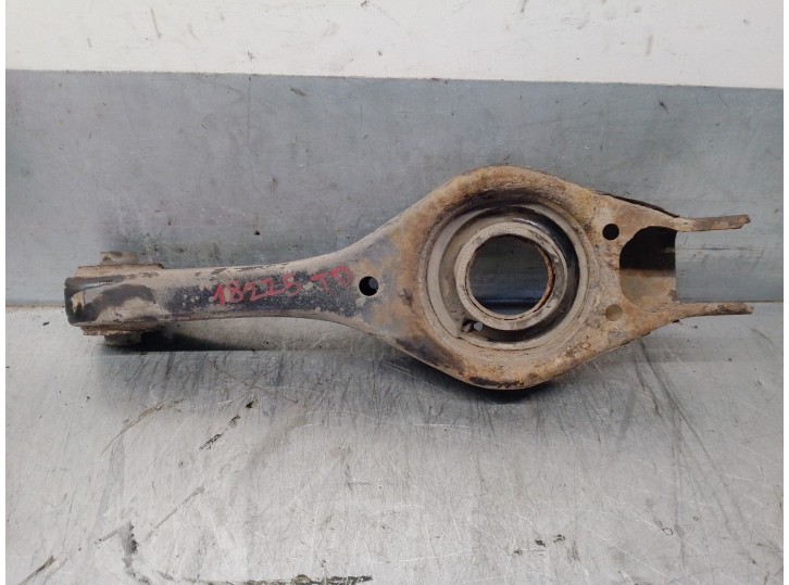 Replacement rear right lower suspension arm for Hyundai i30 1.4 CAT OEM IAM reference 552102H100 