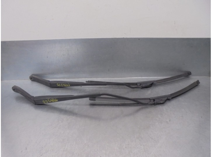 Recambio de brazo limpia delantero derecho para mg serie 600 (rh) 2.0 cat referencia OEM IAM 56103937 56103917 