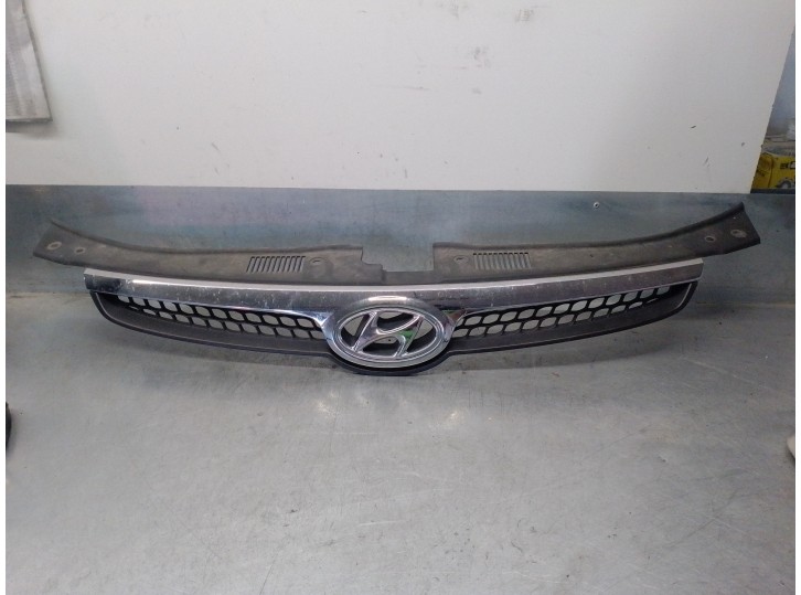 Recambio de rejilla delantera para hyundai i30 1.4 cat referencia OEM IAM 863512R000 