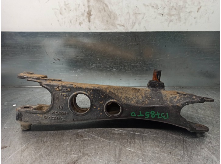 Recambio de brazo suspension inferior trasero derecho para volvo xc70 2.4 diesel cat referencia OEM IAM 30647014  