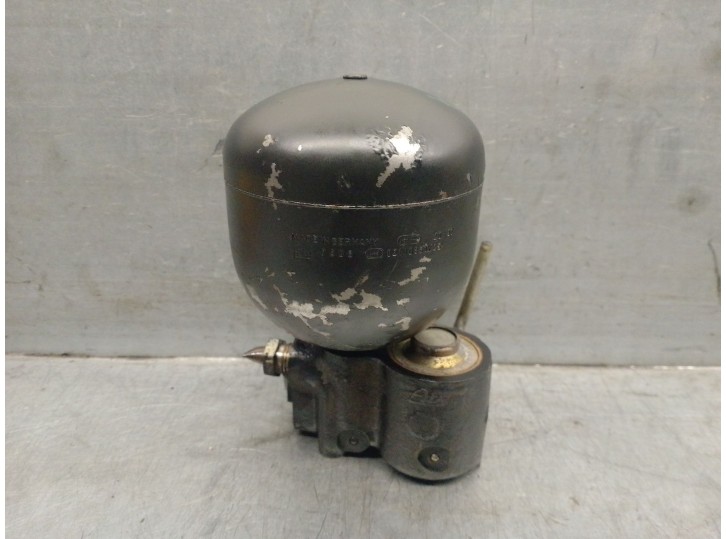 Replacement central suspension accumulator for BMW Series 7 (E23) OEM IAM reference 34331162054 34331162054 