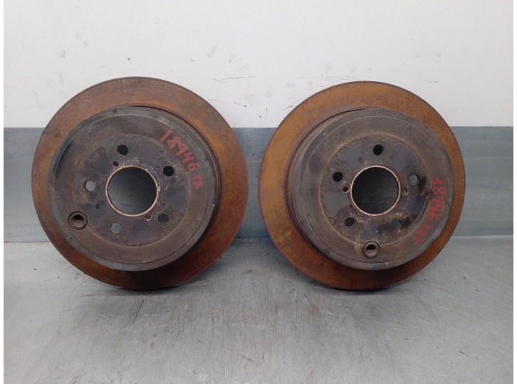 Recambio de disco freno trasero para subaru legacy kombi/outback b14 2.0 cat referencia OEM IAM 26700FG000 