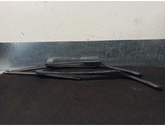 Recambio de brazo limpia delantero derecho para bmw serie 3 touring (e91) 320d referencia OEM IAM 61617171639 61617171641 