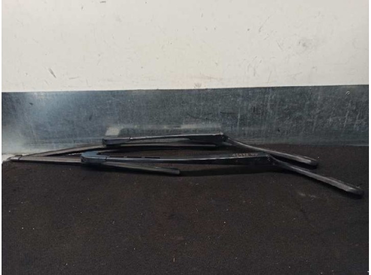 Replacement front right wiper arm for BMW 3 Series Touring (E91) 320d OEM IAM reference 61617171639 61617171641 