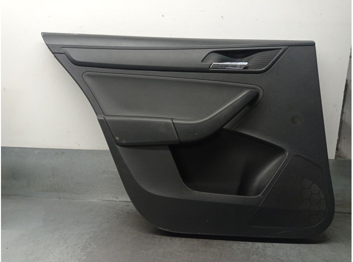 Recambio de guarnecido puerta trasera derecha para seat toledo iv (kg3) 1.6 tdi referencia OEM IAM 6JA867023 6JA867023 