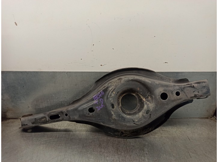 Recambio de brazo suspension inferior trasero derecho para mazda cx-5 2.0 cat referencia OEM IAM KD3528300  