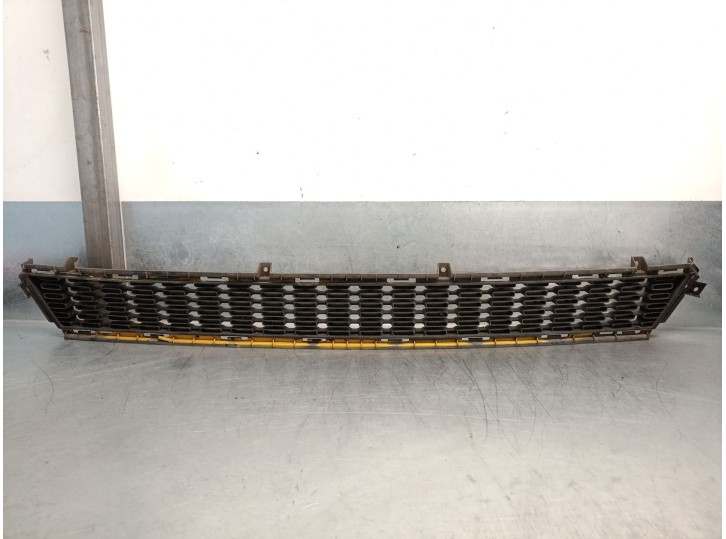 Replacement front grille for Kia Cee'd (JD) 1.6 CRDi 136 OEM IAM reference 86560A2600 86560A2600 