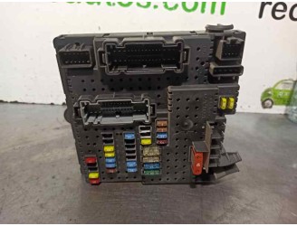 Recambio de caja reles / fusibles para volvo s60 berlina 2.4 diesel cat referencia OEM IAM 30728512 28017881 