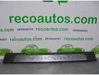 Recambio de molduras delanteras para ssangyong rexton 2.7 turbodiesel cat referencia OEM IAM 7729008010 