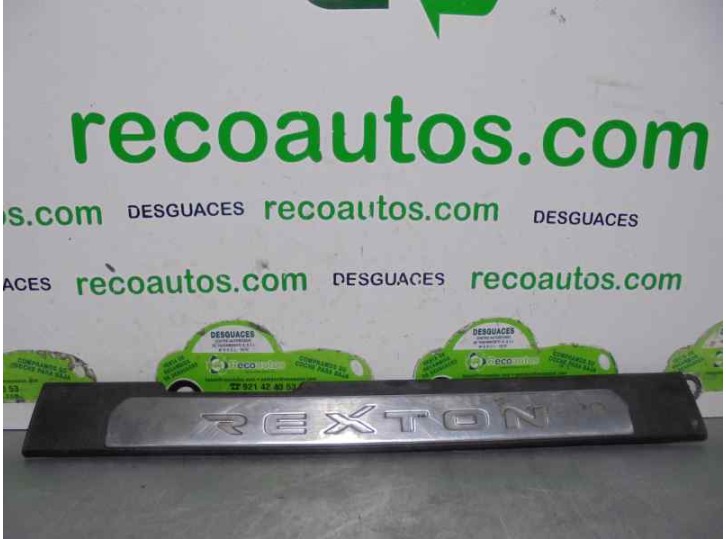 Recambio de molduras delanteras para ssangyong rexton 2.7 turbodiesel cat referencia OEM IAM 7729008010  