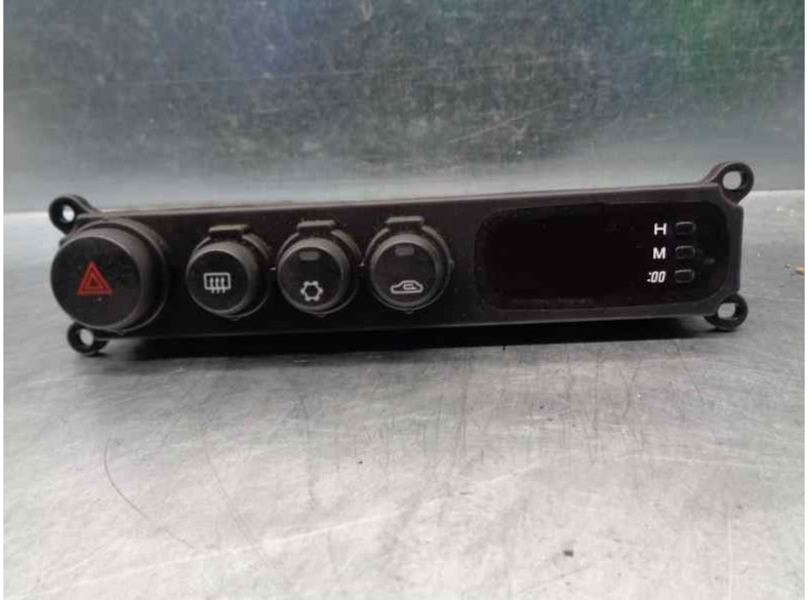 Replacement hazard warning switch for Kia Sportage 2.0 Turbodiesel CAT OEM IAM reference 3374408 