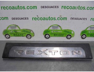 Recambio de molduras traseras para ssangyong rexton 2.7 turbodiesel cat referencia OEM IAM 7726508010  