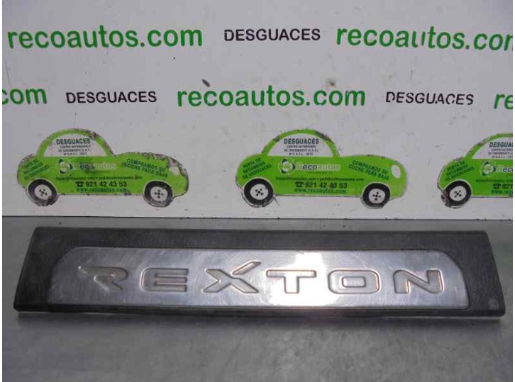 Recambio de molduras traseras para ssangyong rexton 2.7 turbodiesel cat referencia OEM IAM 7726508010  