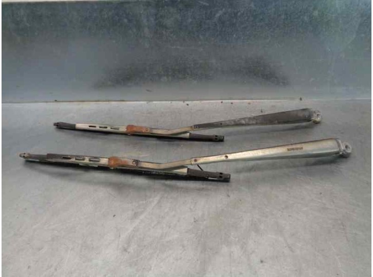 Recambio de brazo limpia trasero para tata telco sport 1.9 referencia OEM IAM 3374719  