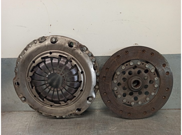 Replacement clutch kit for Opel Combo (Corsa C) 1.7 16V CDTi OEM IAM reference 55355302 