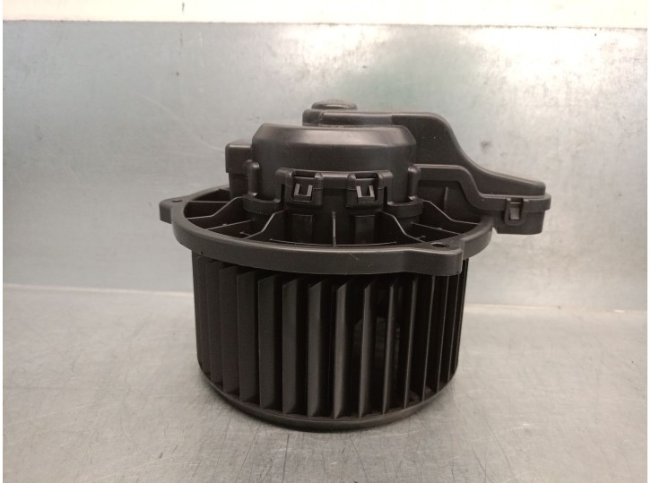 Recambio de motor calefaccion para kia stonic (yb) 1.2 cvvt referencia OEM IAM 97113H8000 97113H8000 F00S3B2570 BOSCH