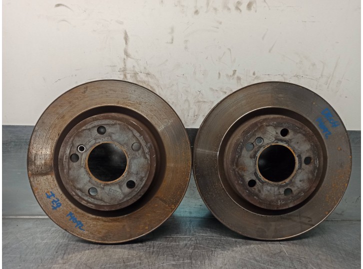 Recambio de disco freno trasero para mercedes-benz clase cla (w117) 2.0 cat referencia OEM IAM   