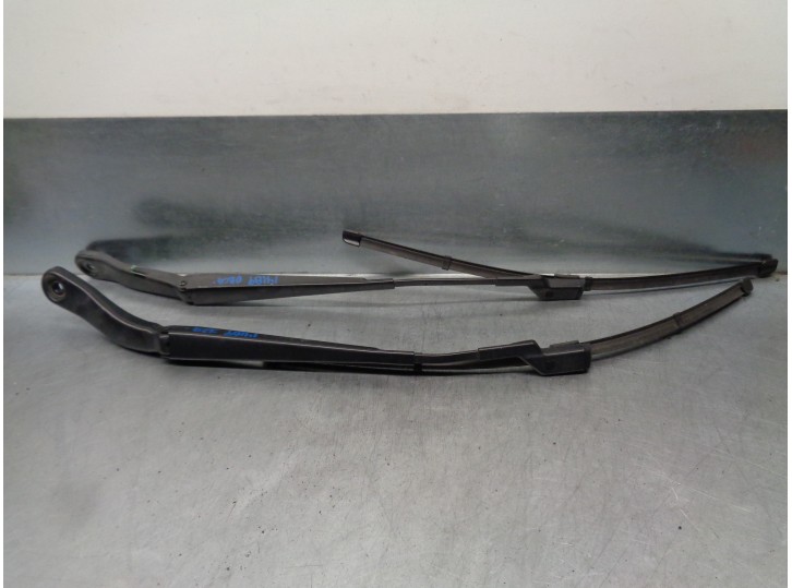 Replacement front right wiper arm for Land Rover Evoque 2.2 TD4 CAT OEM IAM reference LR025118 