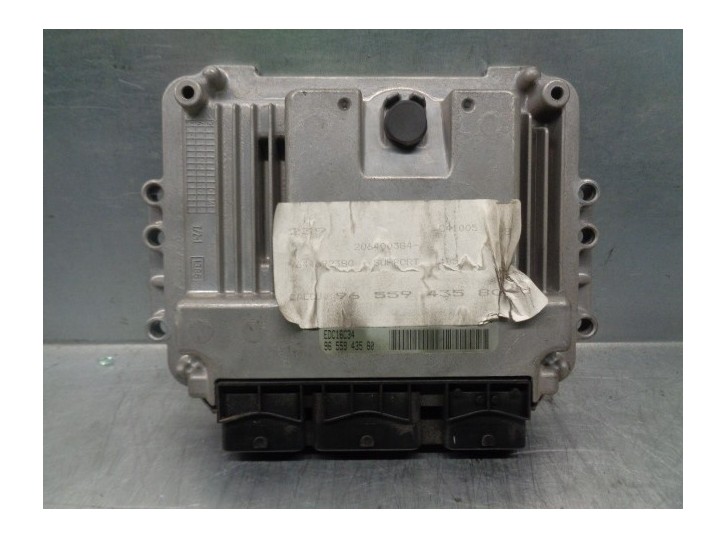 Recambio de centralita motor uce para citroën c4 coupe referencia OEM IAM 9655943580 0281011863 BOSCH