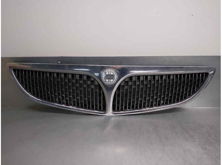 Recambio de rejilla delantera para lancia lybra berlina 1.8 cat referencia OEM IAM 46797131 46797130 