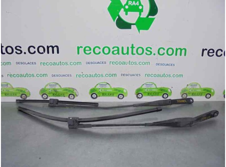Recambio de brazo limpia delantero derecho para ford focus sportbreak (cap) 1.6 tdci cat referencia OEM IAM 