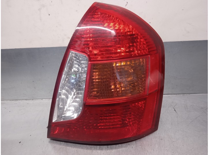 Replacement rear right tail light for Hyundai Accent (MC) 1.5 CRDi CAT OEM IAM reference 924201E088 6 PINS 4 DOORS