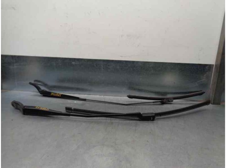 Recambio de brazo limpia delantero derecho para peugeot 208 1.2 16v vti referencia OEM IAM 9673292080 9673291980 