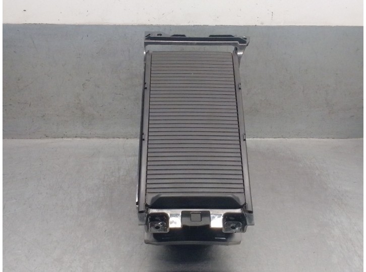 Recambio de consola para volvo v40 hatchback (525) d2 referencia OEM IAM 08632777 8632776 