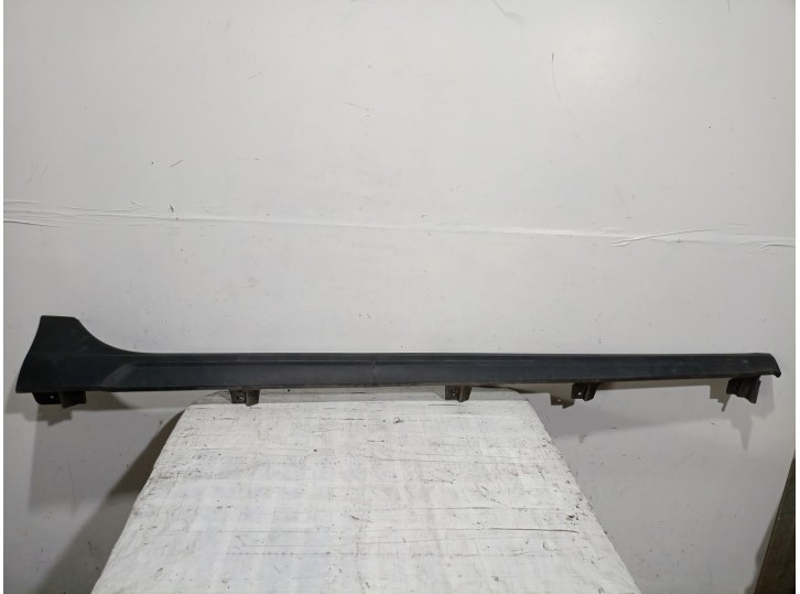 Replacement side skirt for Seat Arona (KJ7, KJP) 1.0 TSI OEM IAM reference 6F9853852 6F9853852 