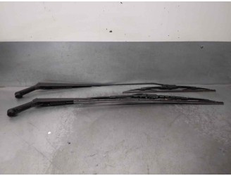 Recambio de brazo limpia delantero derecho para suzuki splash a5b 1.0 12v cat referencia OEM IAM 3833051K30  